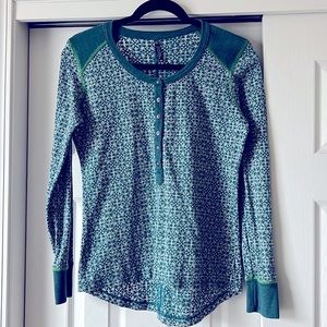 Kuhl ribbed thermal henley, size M